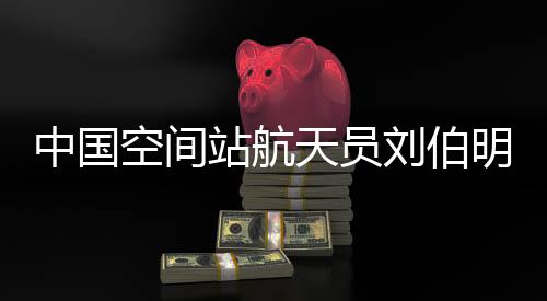 大厅里响起了两次掌声