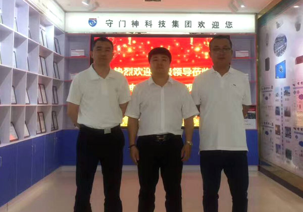 公安部中国警察网-贾喜言主任一行来k8.com科技集团参观与考察