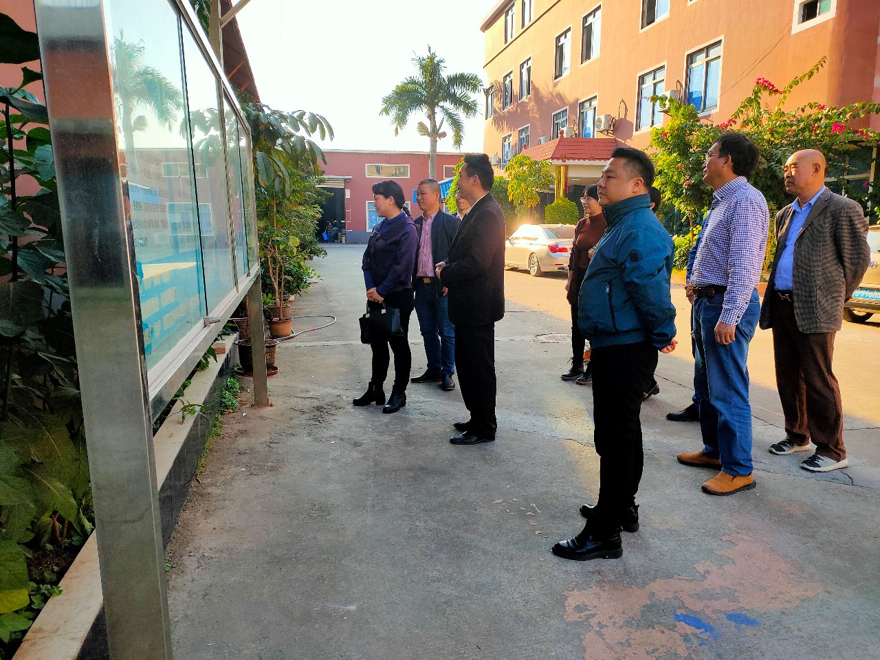 东城政法委领导率队考察指导k8.com科技集团“平安文化”建设情况