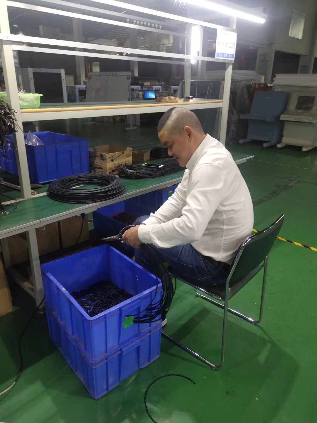k8.com科技集团备货中