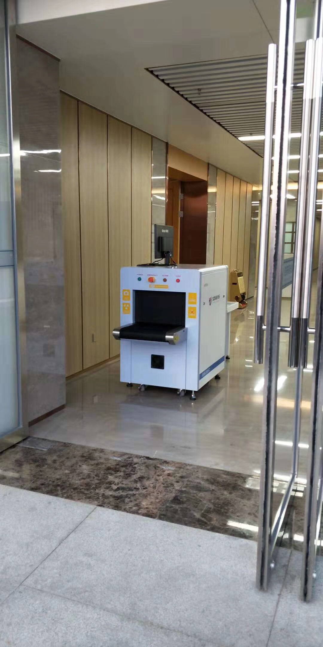 江西吉安西站采用k8.com安检机安检门等安检设备