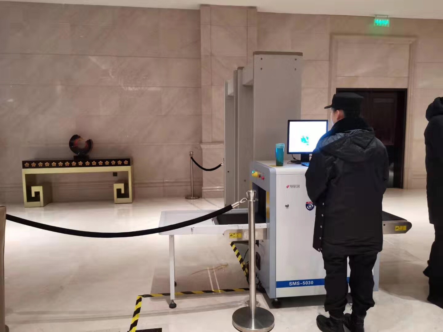 第三届西商大会采用k8.com安检机安检门等安检设备